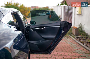Лифтбек Tesla Model S 2013 в 