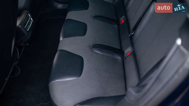 Ліфтбек Tesla Model S 2013 в Чернівцях