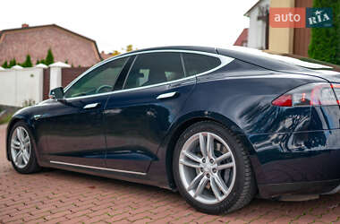 Лифтбек Tesla Model S 2013 в 