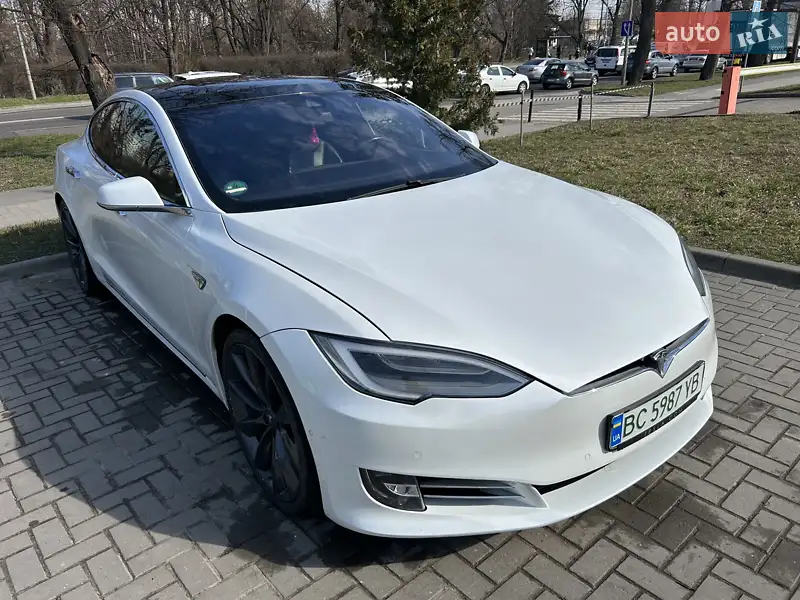 Tesla Model S 2016