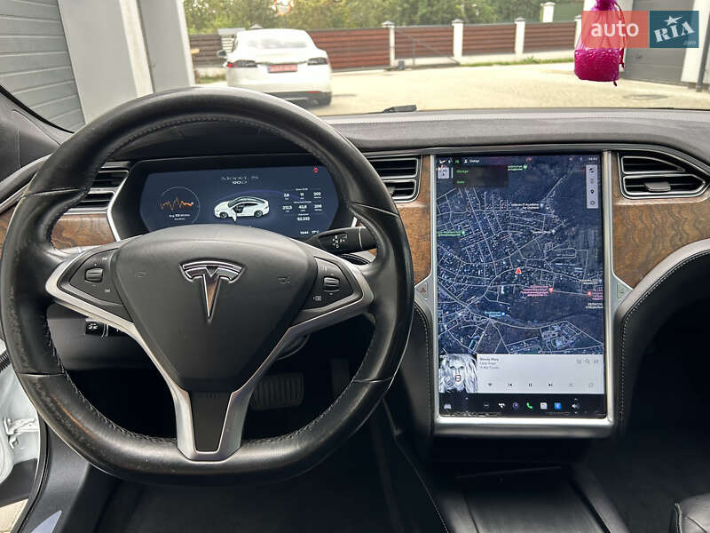 Ліфтбек Tesla Model S 2016 в Львові