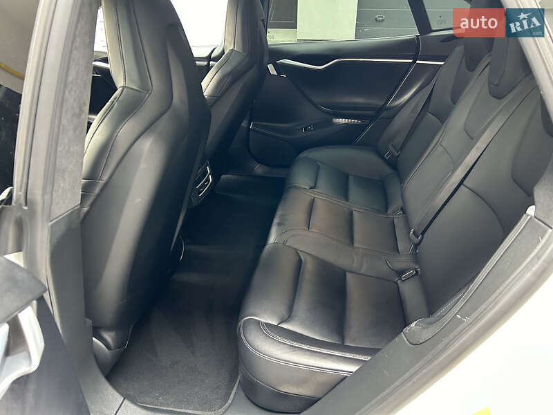 Ліфтбек Tesla Model S 2016 в Львові