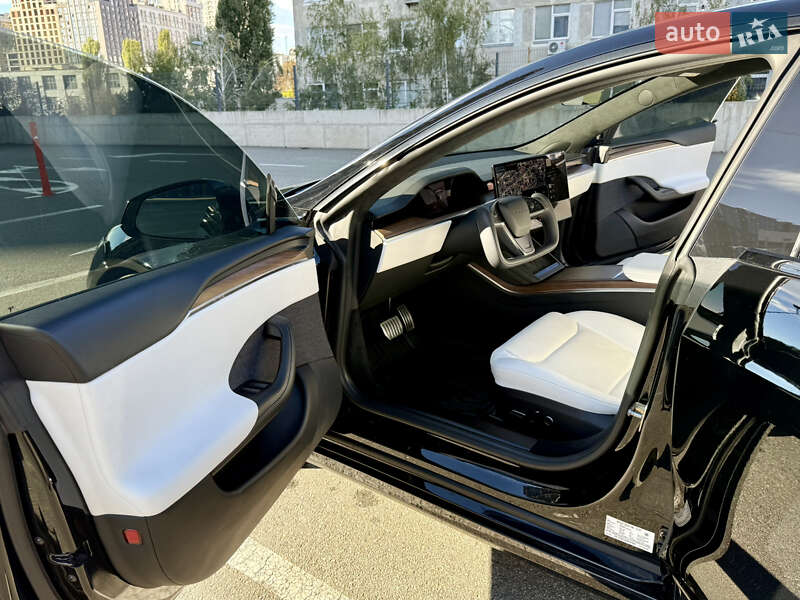 Лифтбек Tesla Model S 2022 в Киеве