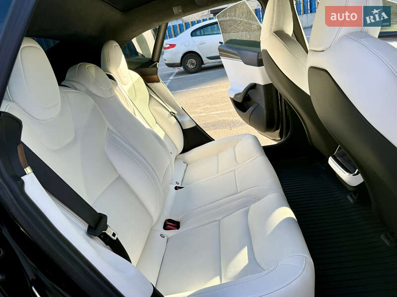 Лифтбек Tesla Model S 2022 в Киеве