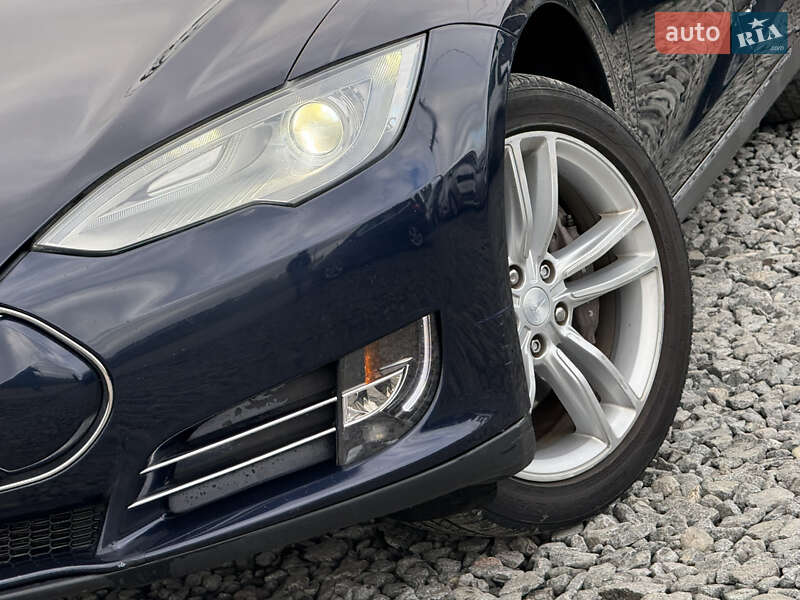 Лифтбек Tesla Model S 2013 в Стрые