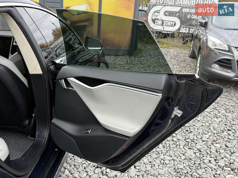 Лифтбек Tesla Model S 2013 в Стрые