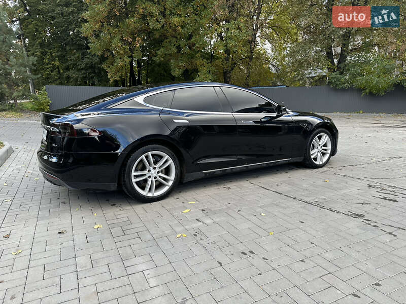 Лифтбек Tesla Model S 2015 в Хмельницком фото 10 Лифтбек Tesla Model S 2015 в Хмельницком