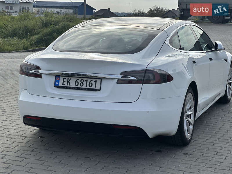 Ліфтбек Tesla Model S 2018 в Львові
