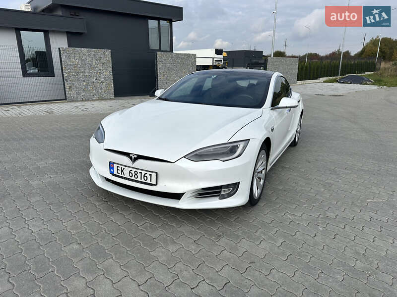 Ліфтбек Tesla Model S 2018 в Львові