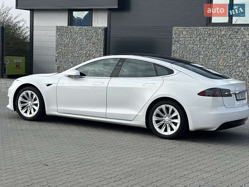 Ліфтбек Tesla Model S 2018 в Львові