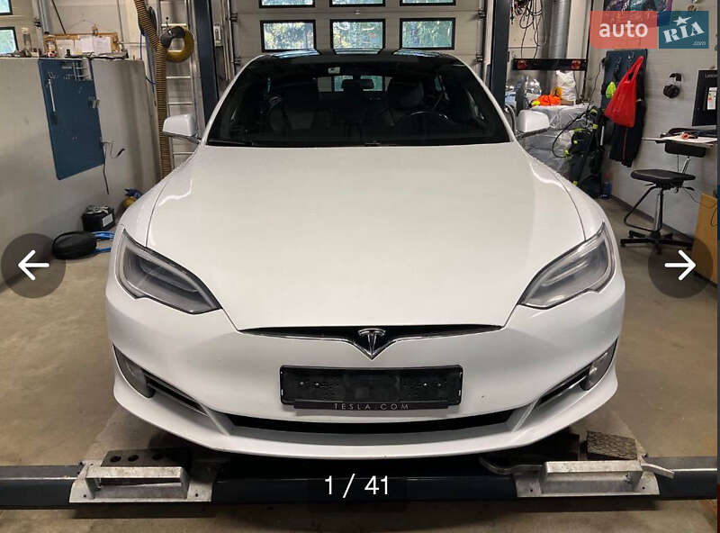 Ліфтбек Tesla Model S 2018 в Львові