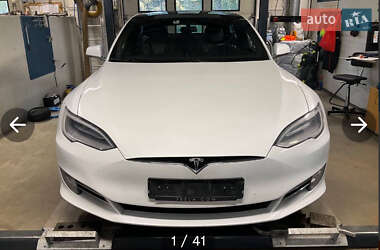 Лифтбек Tesla Model S 2018 в 