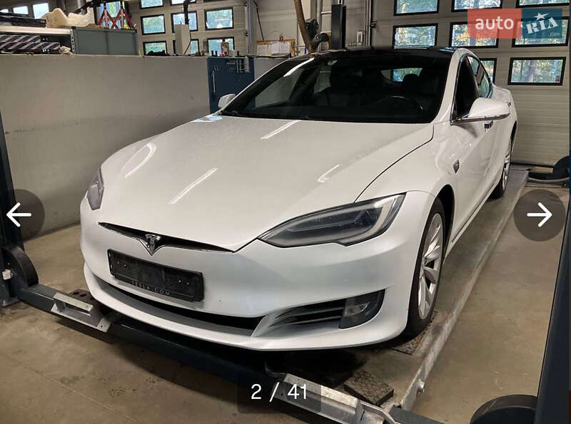 Ліфтбек Tesla Model S 2018 в Львові