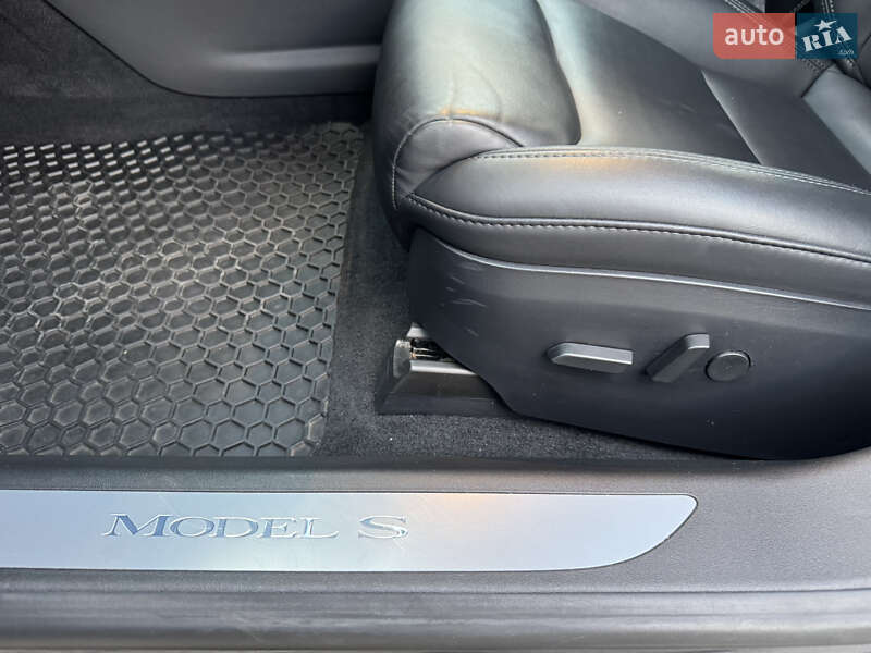 Ліфтбек Tesla Model S 2020 в Запоріжжі