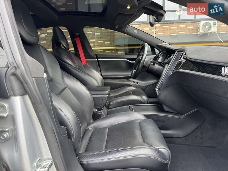 Ліфтбек Tesla Model S 2016 в Житомирі