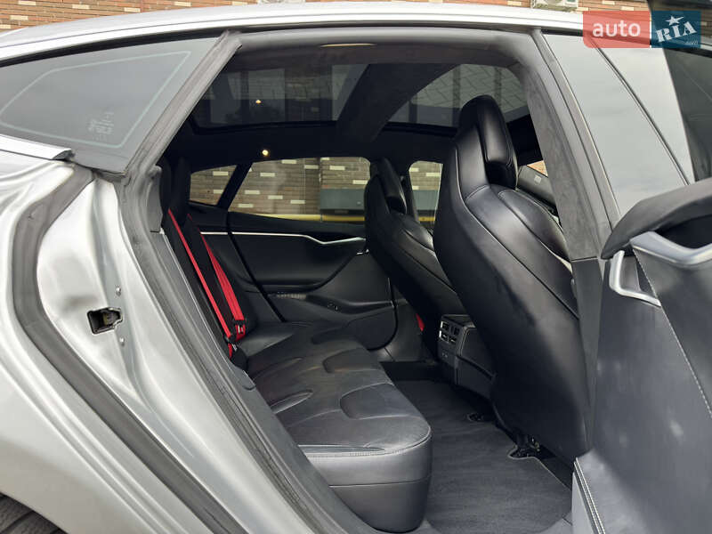Ліфтбек Tesla Model S 2016 в Житомирі