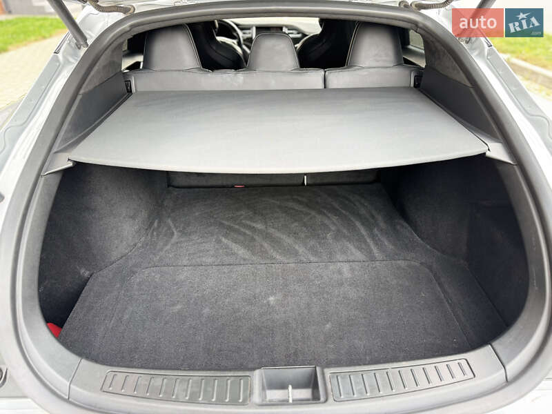 Ліфтбек Tesla Model S 2016 в Житомирі