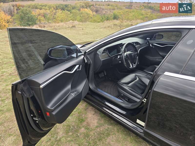 Ліфтбек Tesla Model S 2016 в Полтаві фото 17 Ліфтбек Tesla Model S 2016 в Полтаві