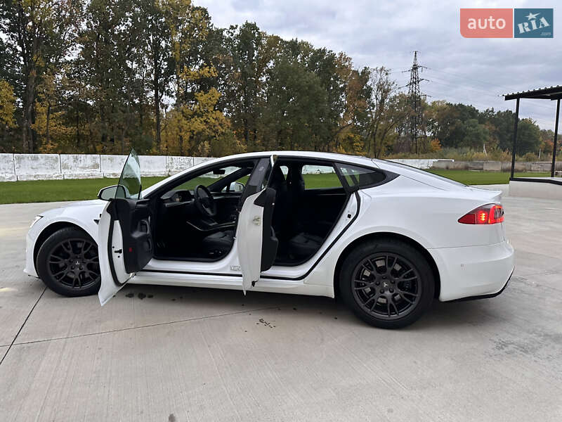 Лифтбек Tesla Model S 2021 в Рованцах