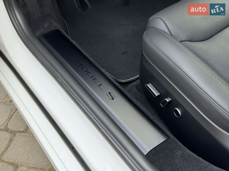 Лифтбек Tesla Model S 2024 в Львове