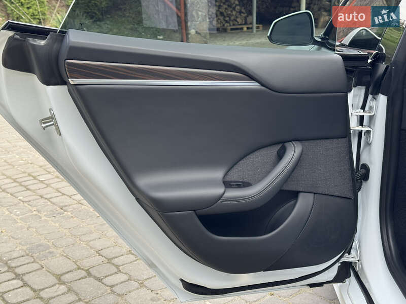 Лифтбек Tesla Model S 2024 в Львове