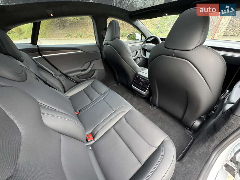 Лифтбек Tesla Model S 2024 в Львове