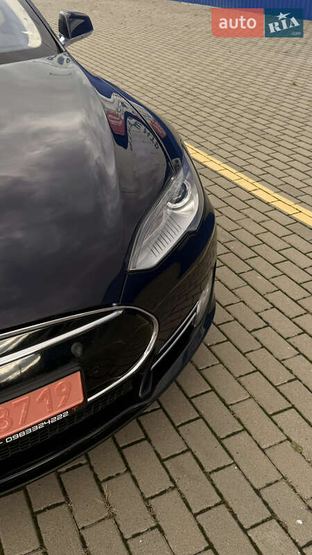 Лифтбек Tesla Model S 2014 в Нововолынске
