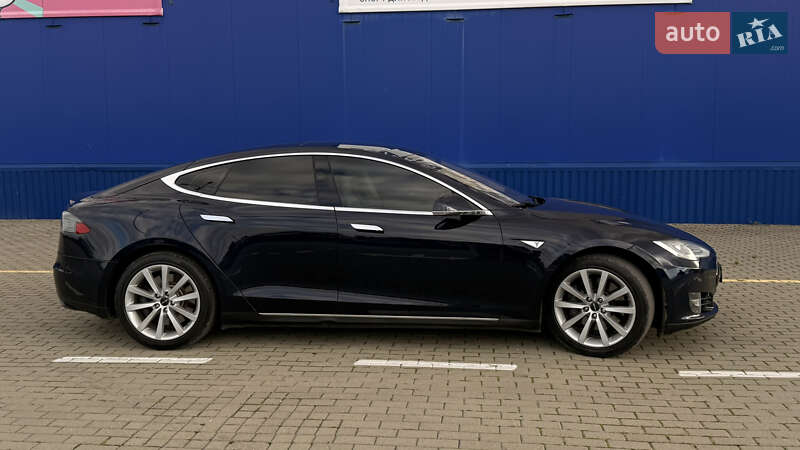 Лифтбек Tesla Model S 2014 в Нововолынске