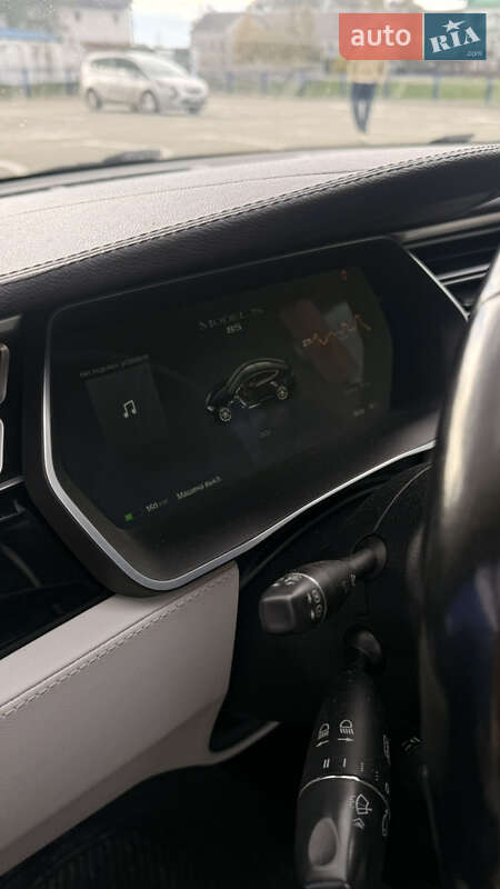 Лифтбек Tesla Model S 2014 в Нововолынске