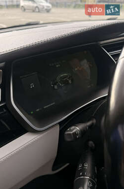 Лифтбек Tesla Model S 2014 в 