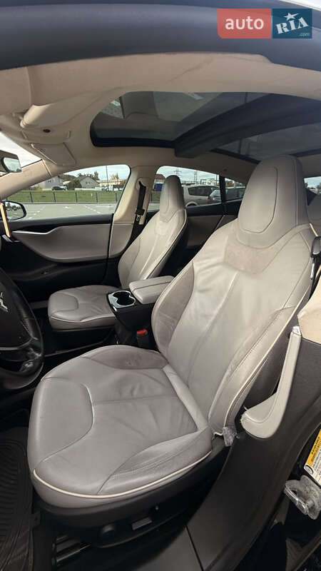 Лифтбек Tesla Model S 2014 в Нововолынске