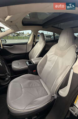 Лифтбек Tesla Model S 2014 в 