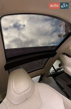 Лифтбек Tesla Model S 2014 в 