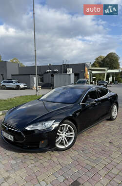 Лифтбек Tesla Model S 2015 в Калуше