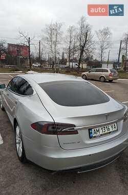 Лифтбек Tesla Model S 2014 в 