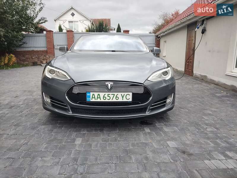 Ліфтбек Tesla Model S 2013 в 