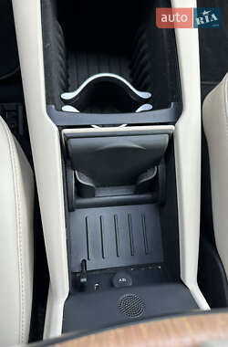 Лифтбек Tesla Model S 2020 в 