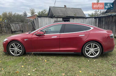 Лифтбек Tesla Model S 2014 в Вишневом