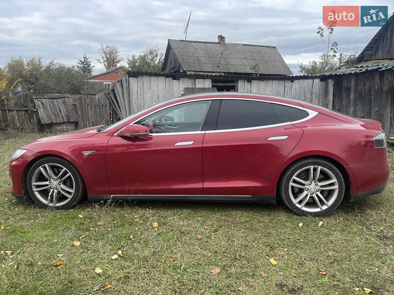 Лифтбек Tesla Model S 2014 в Киеве