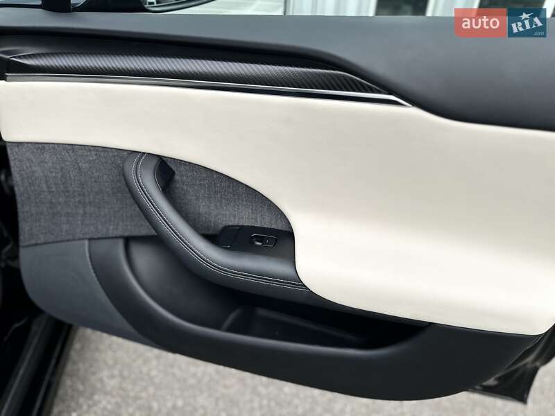 Лифтбек Tesla Model S 2021 в Киеве