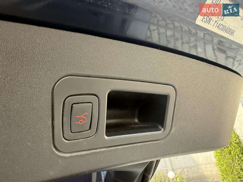 Ліфтбек Tesla Model S 2014 в Львові