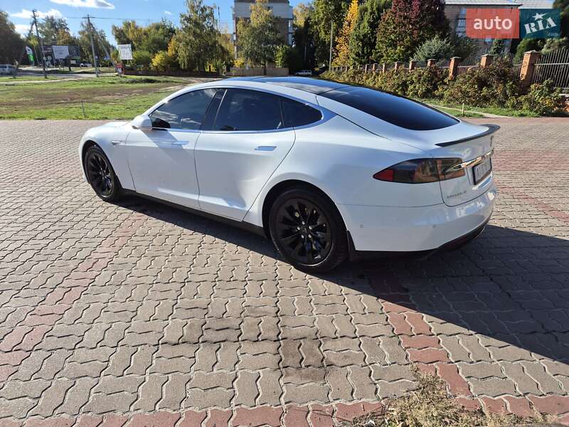 Лифтбек Tesla Model S 2015 в Киеве