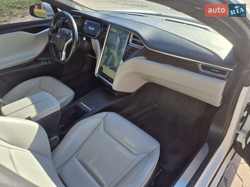 Лифтбек Tesla Model S 2015 в Киеве