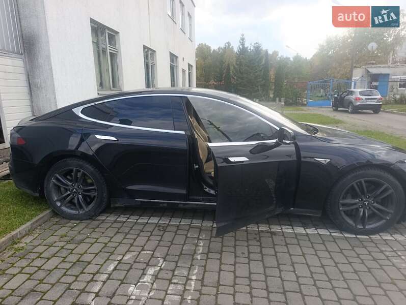 Ліфтбек Tesla Model S 2013 в Новояворівську