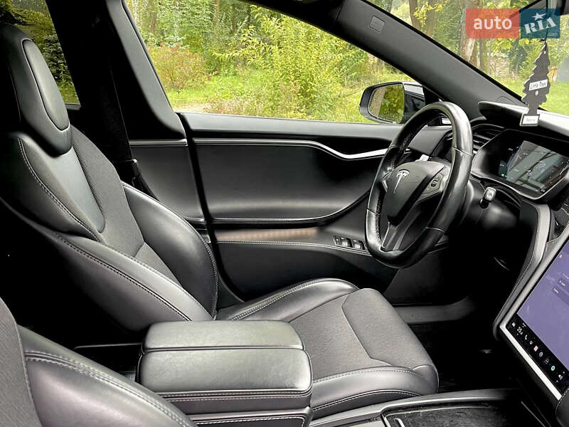 Лифтбек Tesla Model S 2018 в Львове