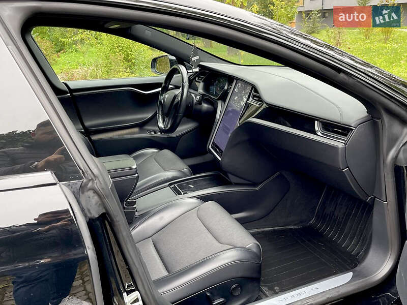 Лифтбек Tesla Model S 2018 в Львове