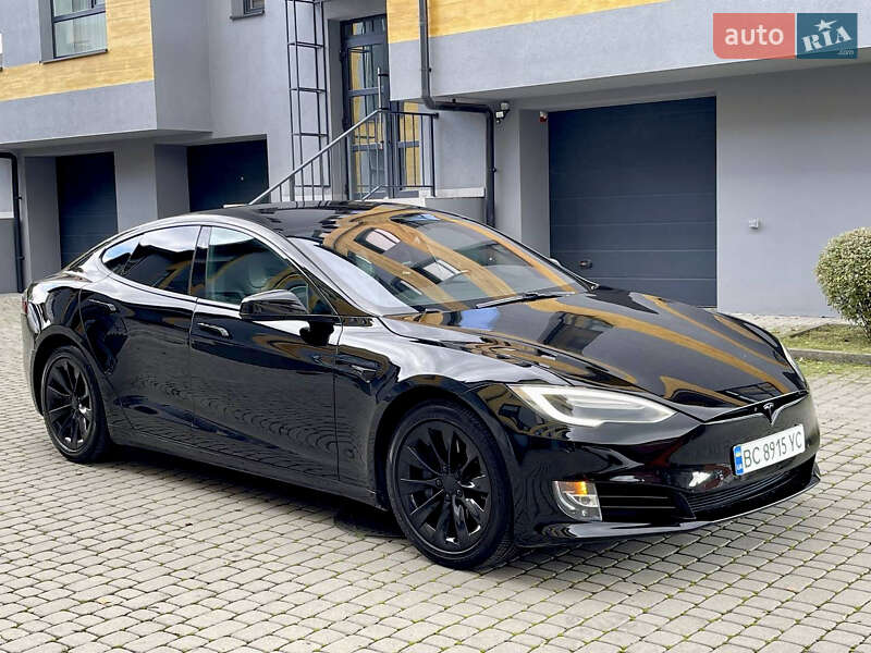 Лифтбек Tesla Model S 2018 в Львове