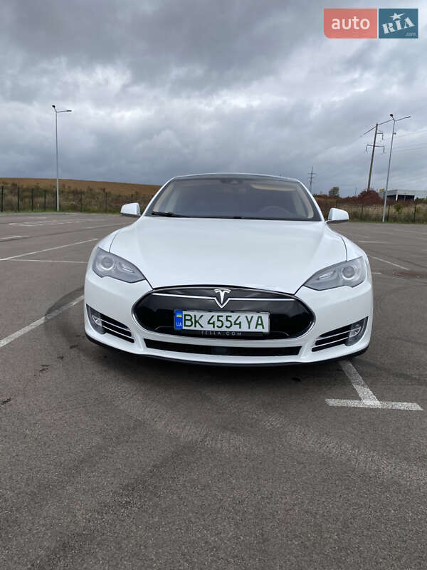 Лифтбек Tesla Model S 2014 в Ровно