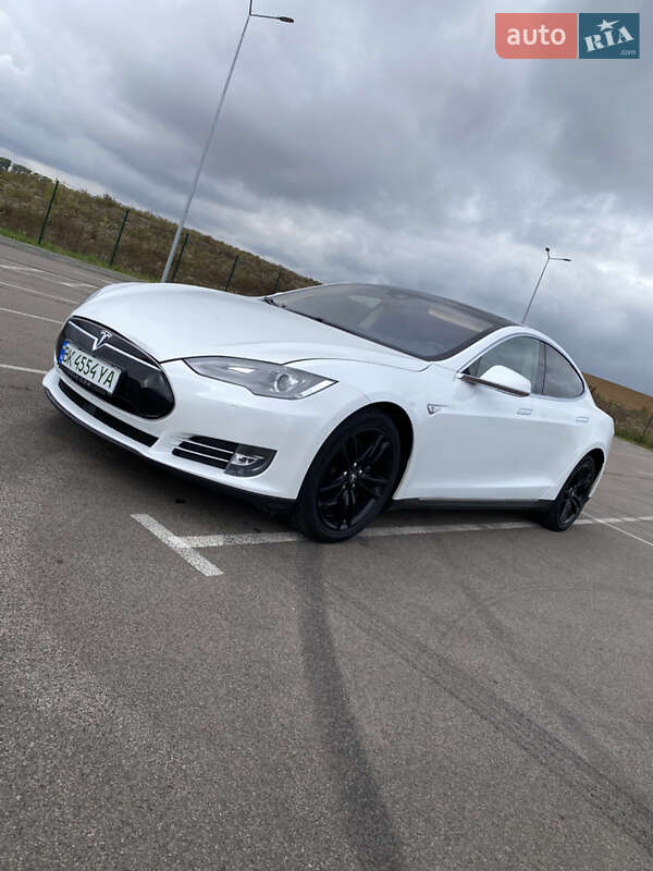 Лифтбек Tesla Model S 2014 в Ровно