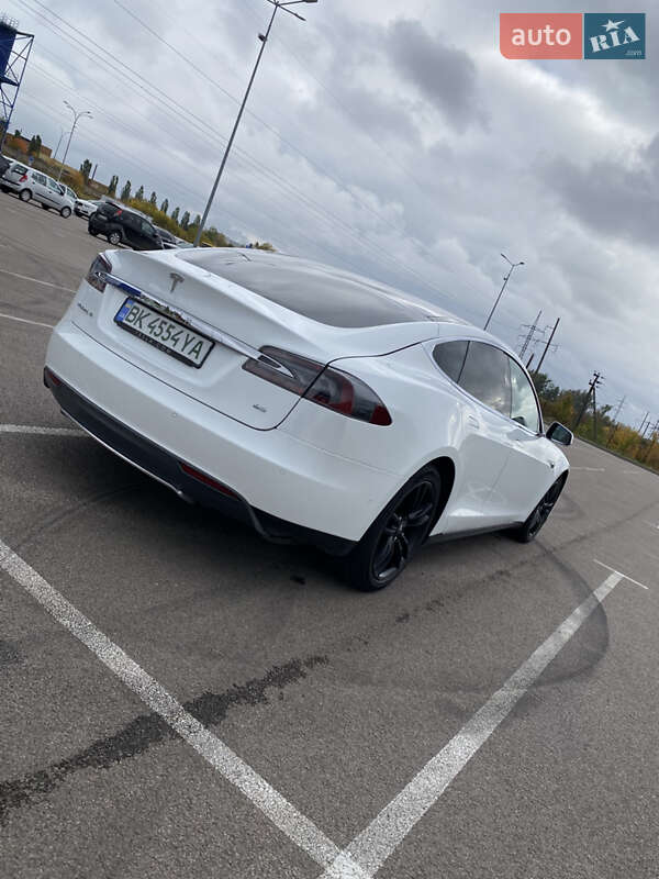 Лифтбек Tesla Model S 2014 в Ровно